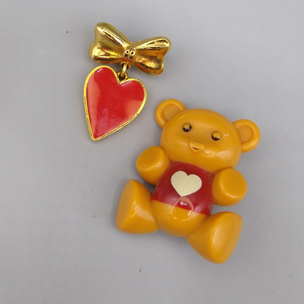 Avon Teddy Bear Pin & Red Heart Bow Brooch Set - Valentine’s Day Cute Vintage - Picture 13 of 13